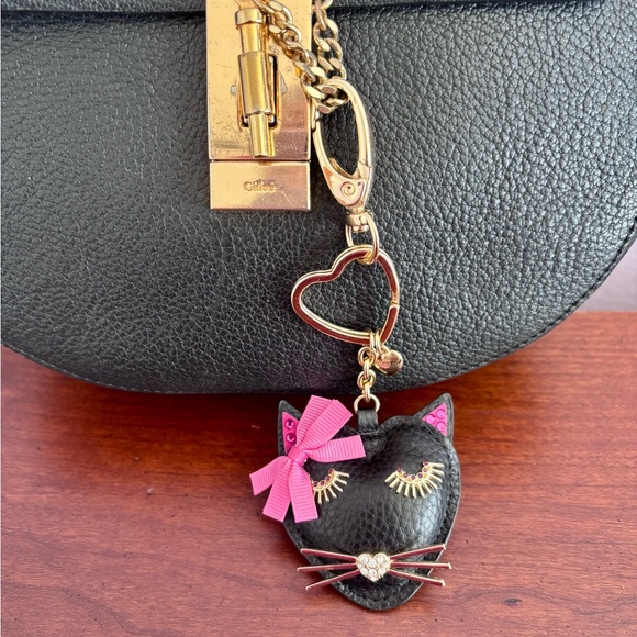 Betsey Johnson Handbags - Betsey Johnson Cat Face Key Ring / Bag Charm – EUC